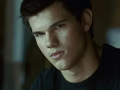 Robert and Taylor: Behind Closed Doors