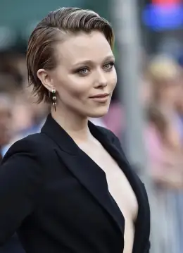 Ivanna Sakhno: Nadedja