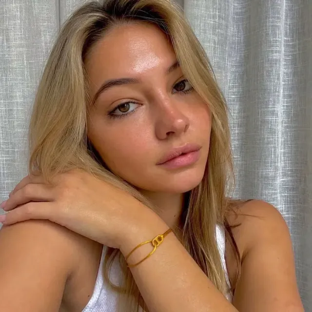 Madelyn Cline / ALT Scenario