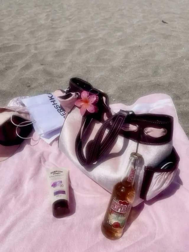 Ezra E. ||Too hot!||