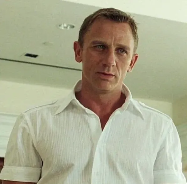 「James Bond」