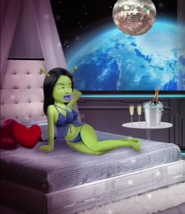 Three titted alien babe!