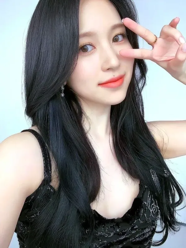 Myoi Mina