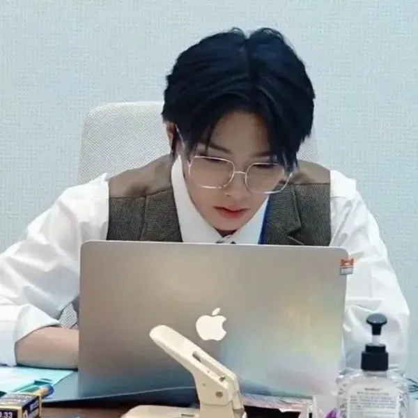 Jeongin | CEO