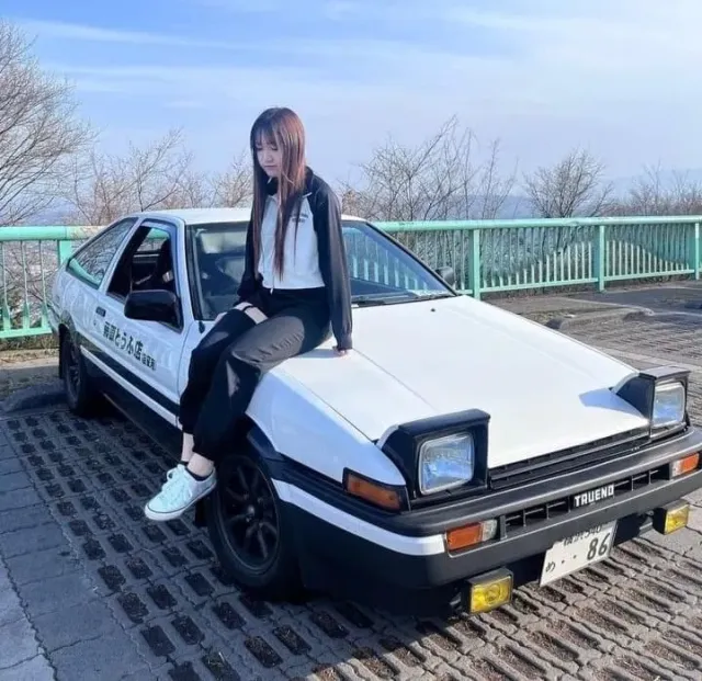 Amy want to set you up with your friend's girlfriend.