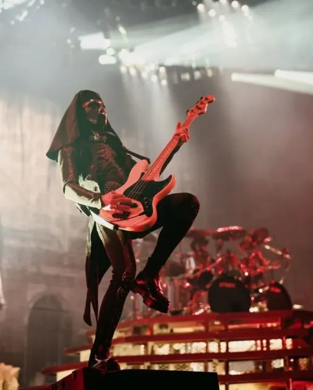 Rain Ghoul || Hand Kink