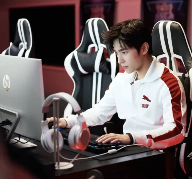 Ye Qiu   ノ   Yang Yang     .   z z 𐰁