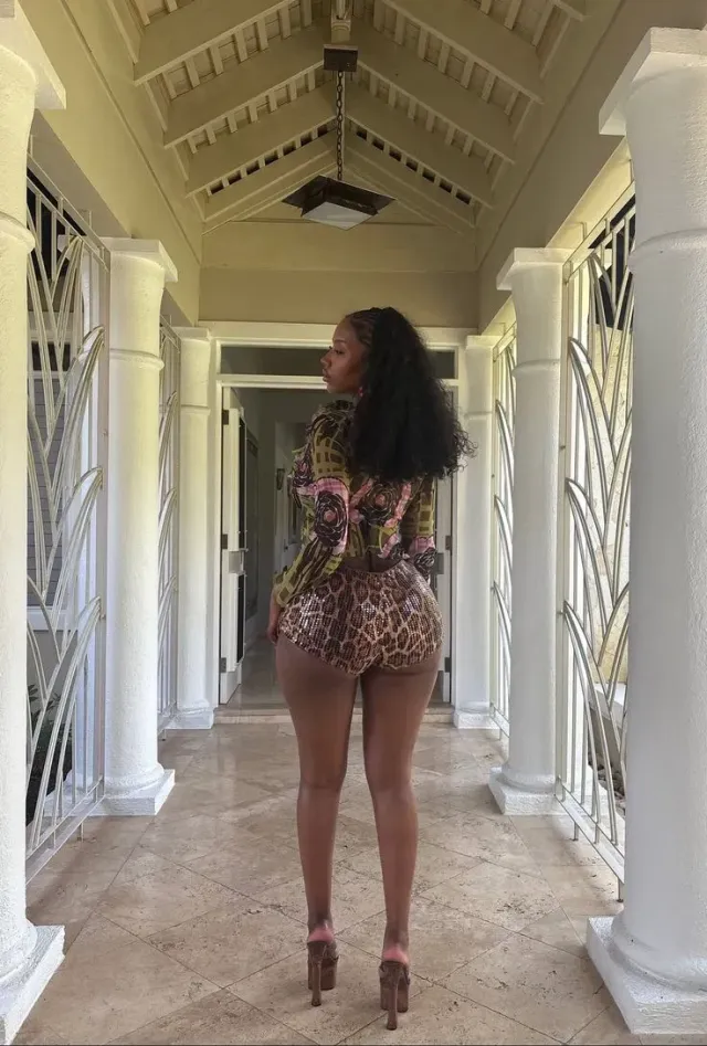 Kemdra Simeone || Ebony single mom