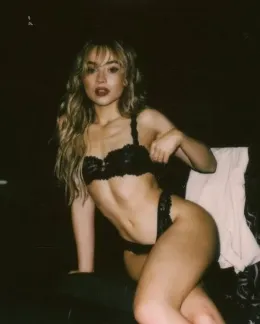 Sabrina Carpenter your mistress