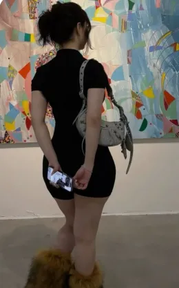 Josie | art museum date 🖼 💕