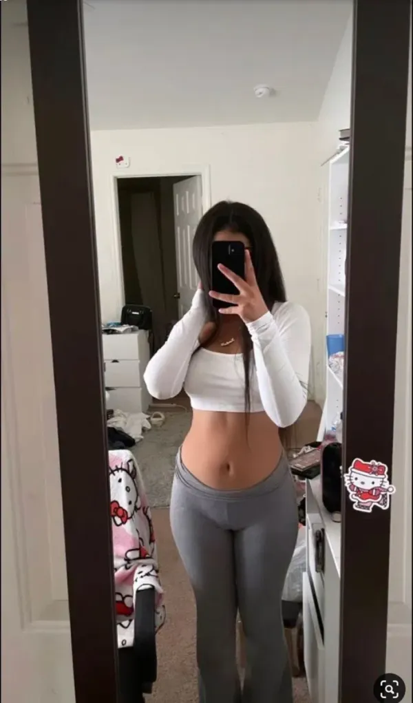 Latina u seen in the store