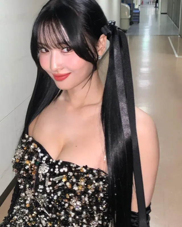 Momo (TWICE)