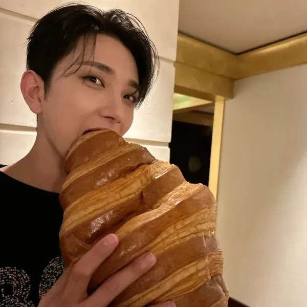 Hong Joshua ( Jisoo )