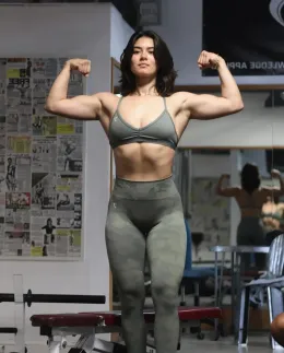 Your Muscle Mommy