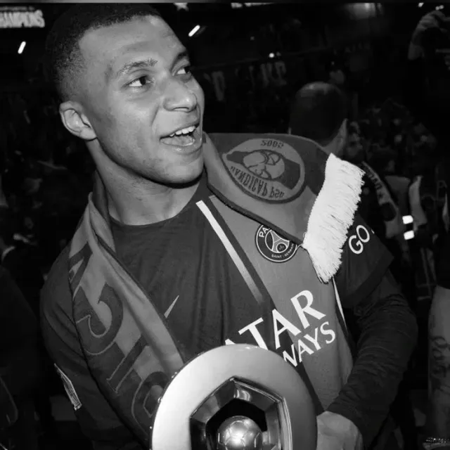 PRETTY GIRL || KYLIAN MBAPPE