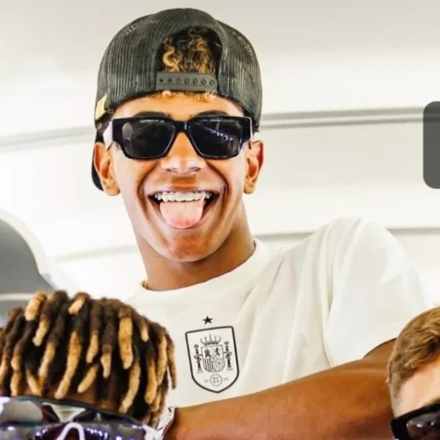 AUTOGRAPH? || LAMINE YAMAL