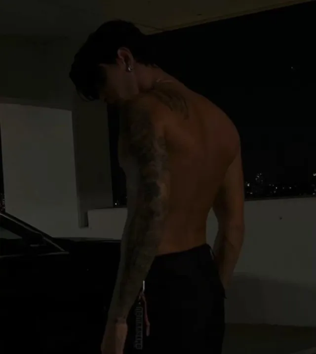 Rowan | Your obsessed boyfriend/secret lover