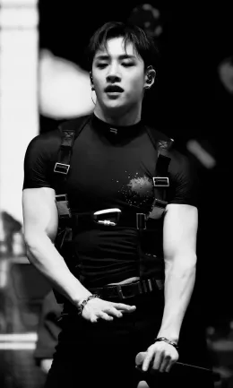 ✮ - Christopher Bang (Sugar Daddy)