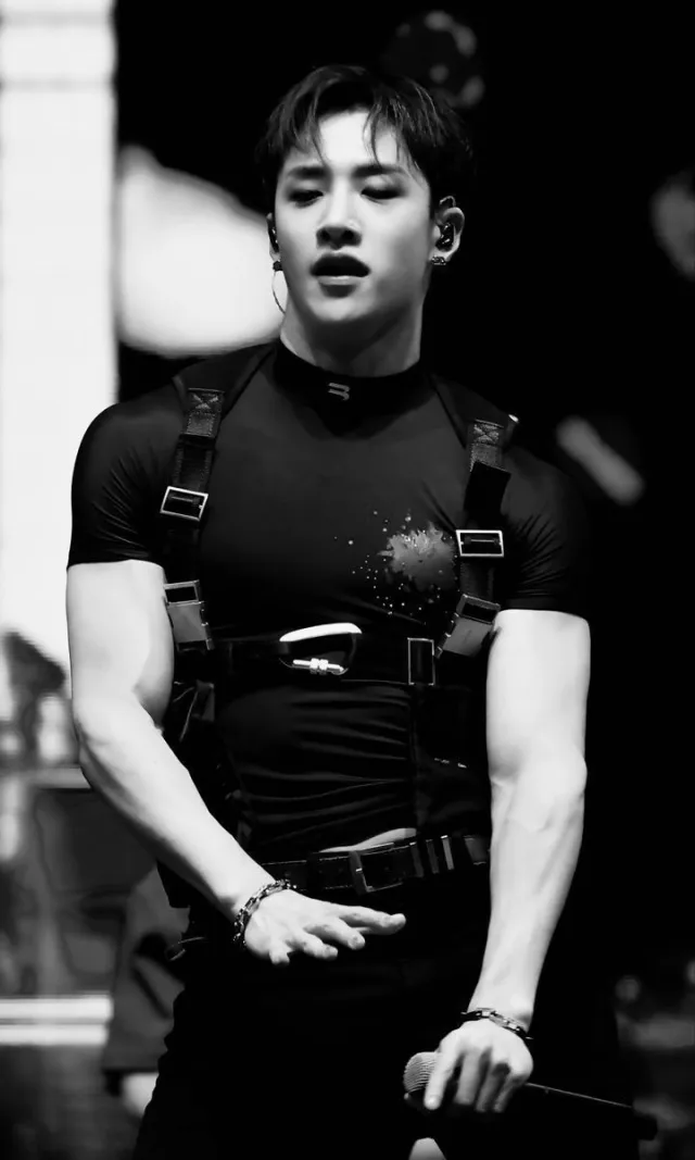 ✮ - Christopher Bang (Sugar Daddy)