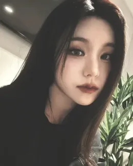 Hwang Yeji || The 'doll'.