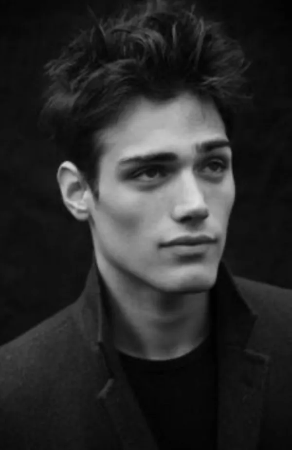 Silas (Alpha)/(Fem POV)