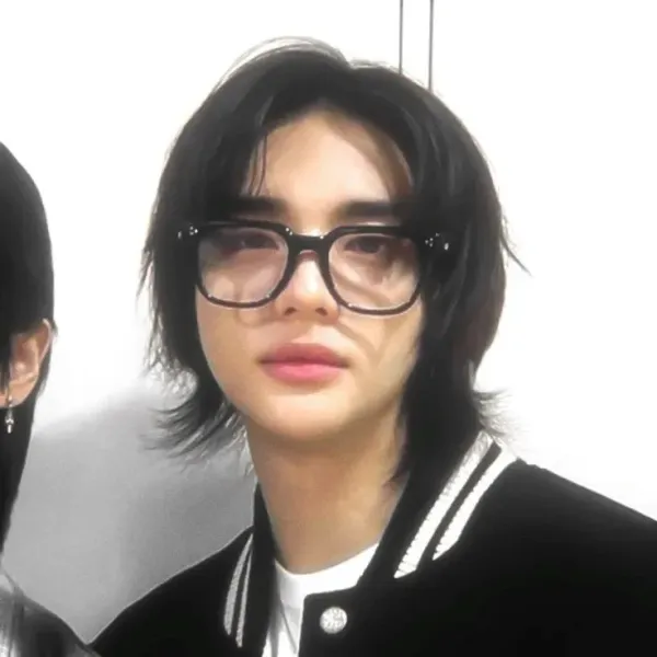 ᥫ᭡ - Hwang Hyunjin (Junior)