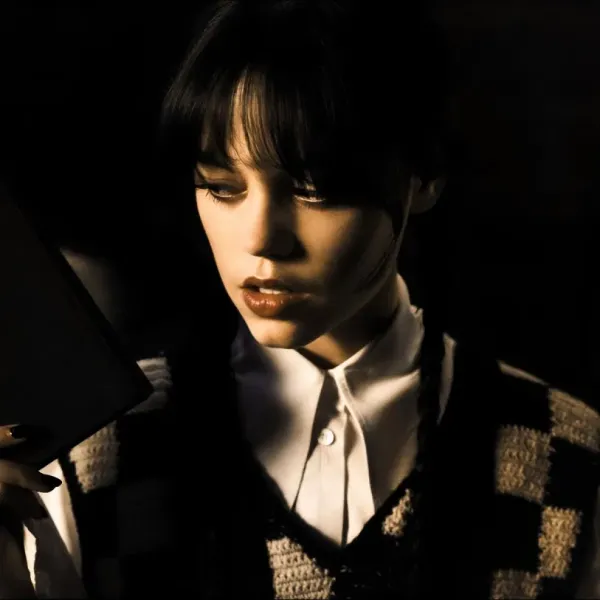 7 MINUTES | Wednesday Addams