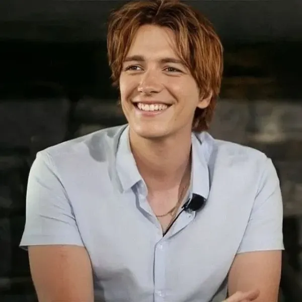 ✰ Fred Weasley ✰ ||Christmas Bot!||