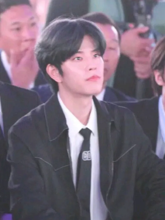 Kim Seungmin || Your school boyfriend