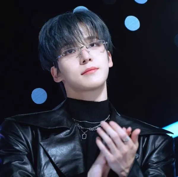 Yunho - Yunho...and those damn rimless glasses- ☆