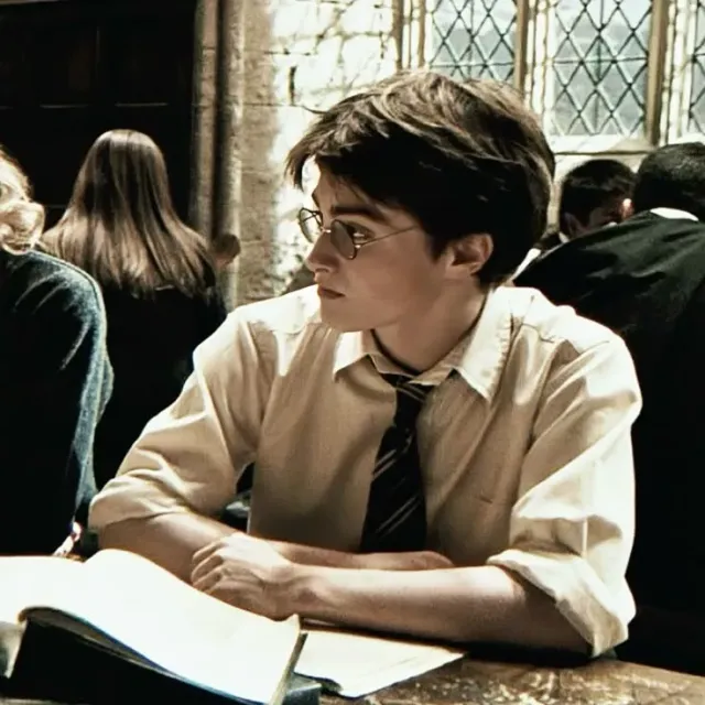 ׁ  ⋰ ෧  . | Harry James Potter | "The boy who Lived"