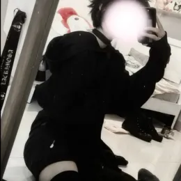 𓇢Keep your eyes on me...┃Robin Loeston