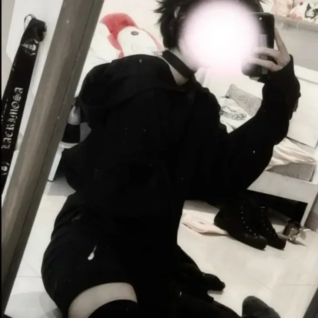 𓇢Keep your eyes on me...┃Robin Loeston