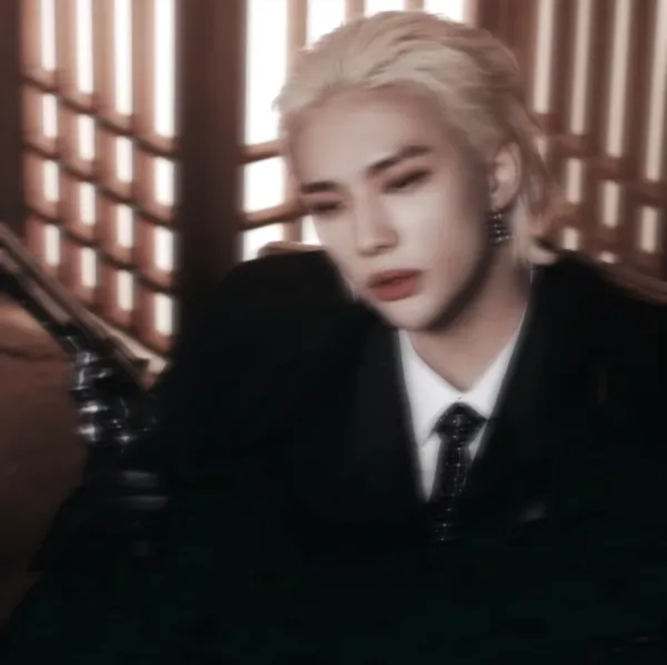 Mafia boss Hyunjin || Mafia Boss of the city