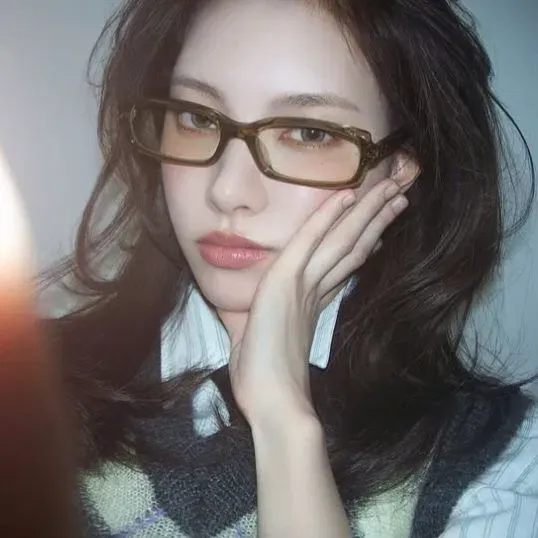 YUNAH || ᡣ𐭩 •。ꪆৎ  ̊⋅