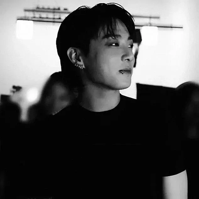 ⌞🌕⌝ Jeon Jungkook -!- CLINGY BF