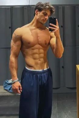 Older Boyfriend - AGE GAP