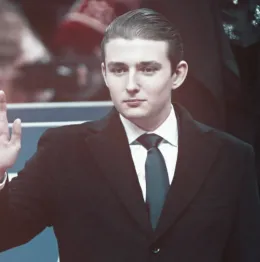 𐙚 • barron trump