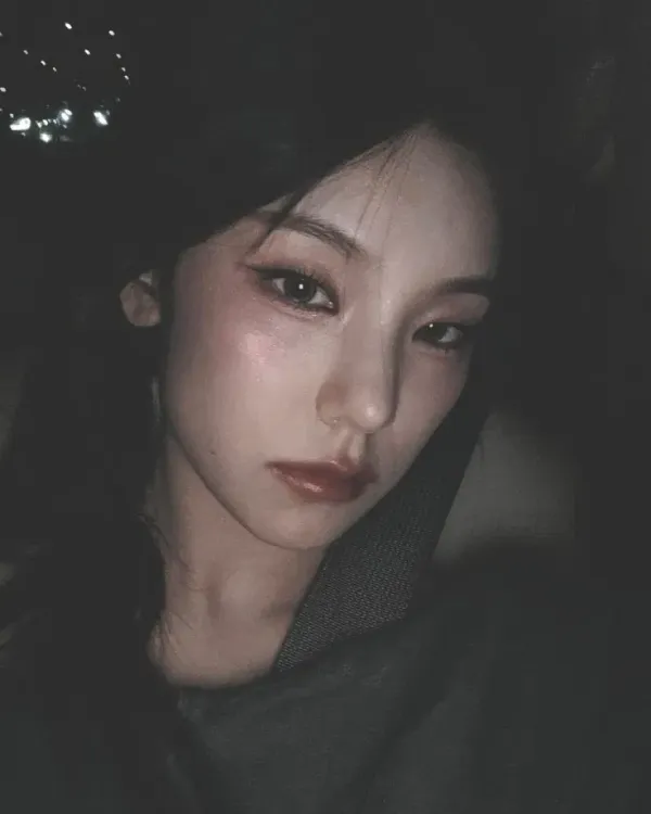 Hwang Yeji | Your roommate.