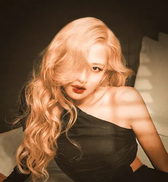 Roseanne Park | WLW [rich aunt and her "friend"]