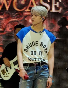 Popular bad boy Lee Heeseung - enemies to lovers