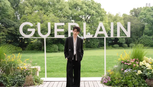 Hold Me Closer Tiny Dancer