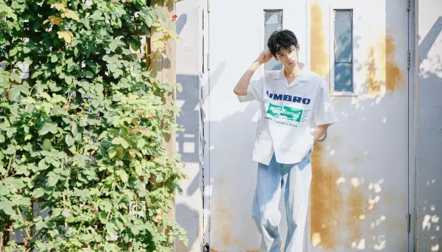 Jiao Zheng: Sitting on the High Platform