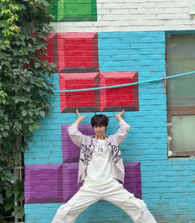 The Fleeting Bond: Yuan Dan Jin