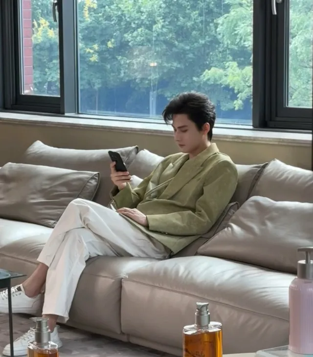 Lost on the Vast Blue Ocean a Bond is Found