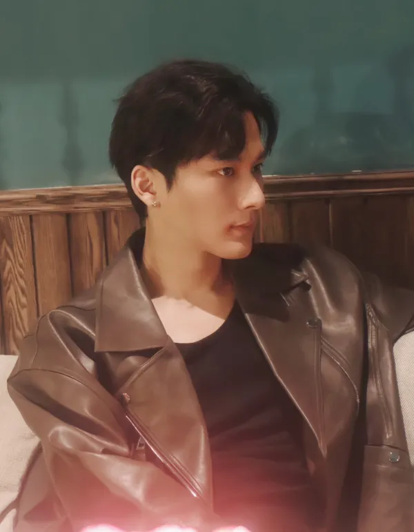 somewhere between the surface and the seabed