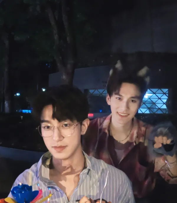 see on both sides like chanel