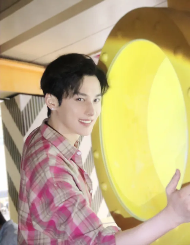 drops of sunlight (didn’t know i was bleeding)