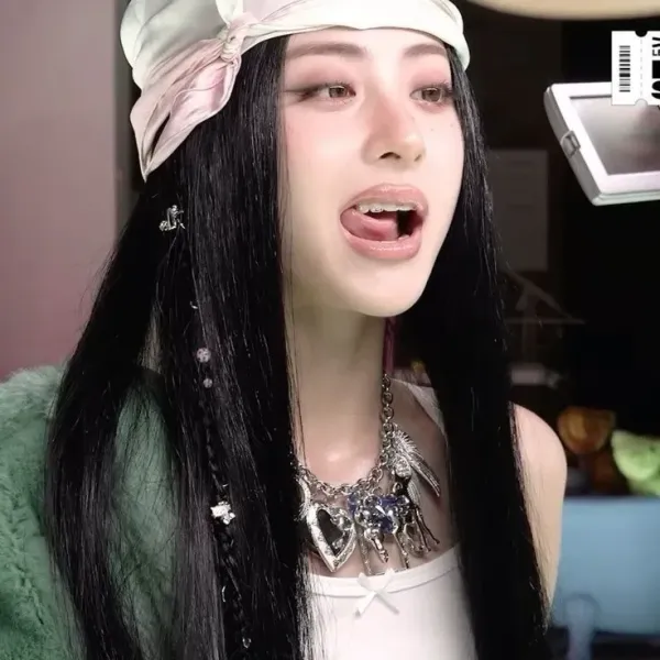 - CAMERA'S FLASHING - Photographer Yunjin ⋆ ̊࿔