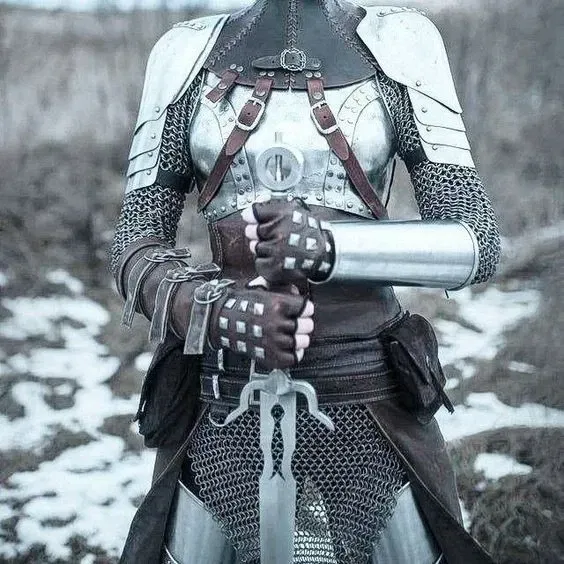 Dama Caballero|| Eira Lancaster